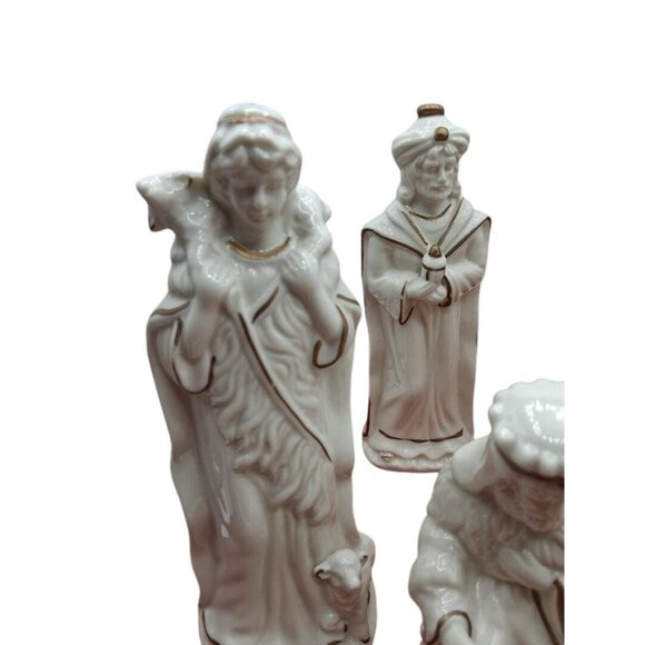 Spirit Of The Season Porcelain Nativity Set 10-Piece Handpainted Gold Accents Ch - Picture 11 of 12
